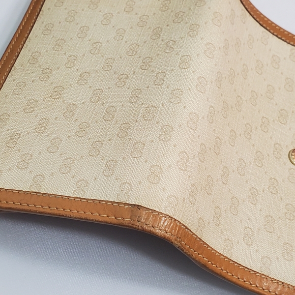 Vintage Gucci bifold wallet - Picture 9 of 10